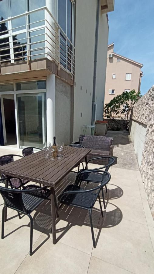 Apartment Holiday * Novalja