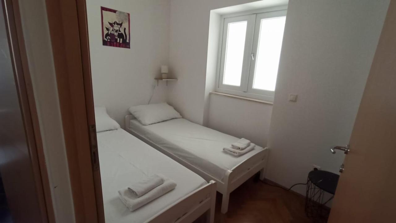 Apartment Holiday Apartment Novalja